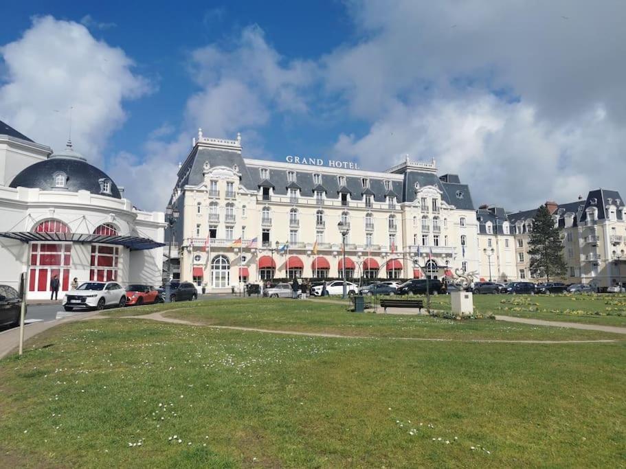 Cabourg Cosy, Appartement Refait A Neuf, 5 Min A Pied De La Mer Dış mekan fotoğraf